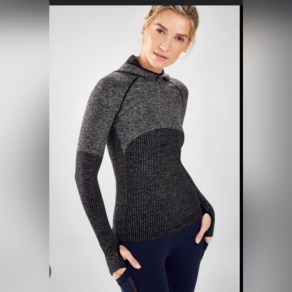 NWT Fabletics Avaline Seamless Long-sleeve Hoodie Gray Sweater! Size Small.